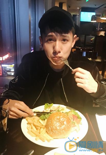 张耀生活照 张耀高清写真_张耀高清剧照