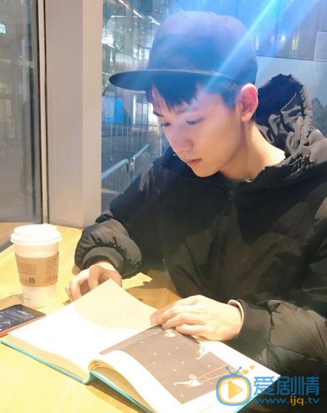 张耀生活照 张耀高清写真_张耀高清剧照