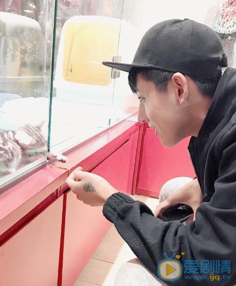 张耀生活照 张耀高清写真_张耀高清剧照