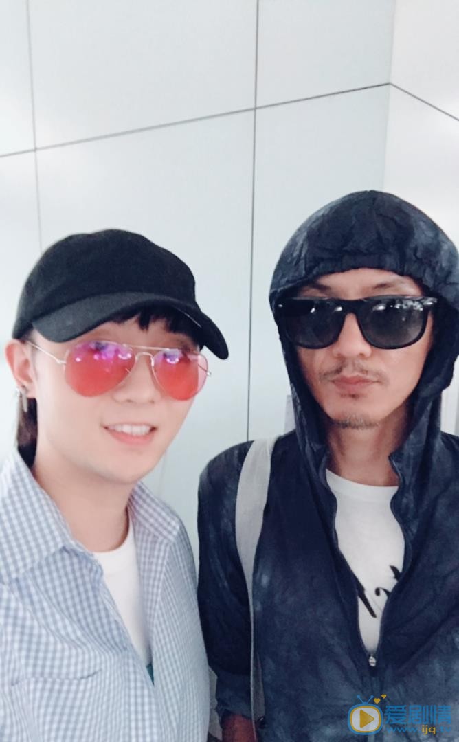 宋秉洋与人合照 宋秉洋高清写真_宋秉洋高清剧照