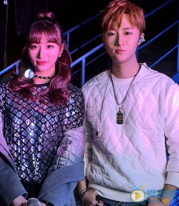 宋秉洋与人合照 宋秉洋高清写真_宋秉洋高清剧照