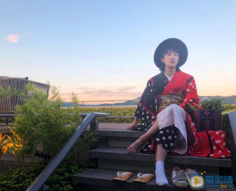肖骁街拍大片 肖骁高清写真_肖骁高清剧照