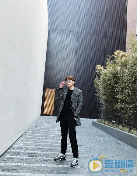 邬俊楠街拍写真 邬俊楠高清写真_邬俊楠高清剧照