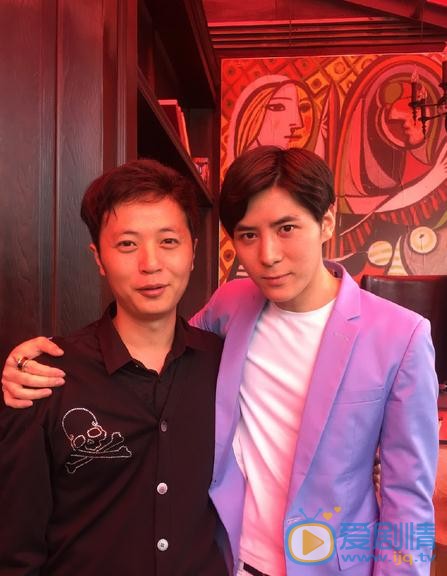 邬俊楠与人合照 邬俊楠高清写真_邬俊楠高清剧照