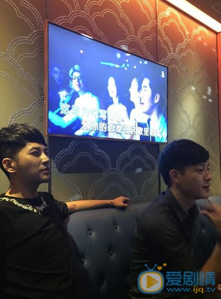 邬俊楠与人合照 邬俊楠高清写真_邬俊楠高清剧照