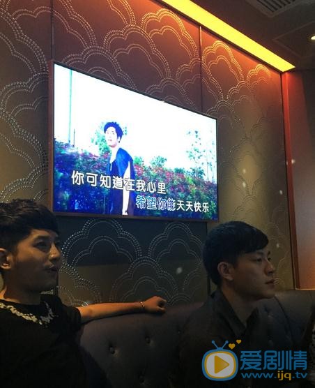邬俊楠与人合照 邬俊楠高清写真_邬俊楠高清剧照