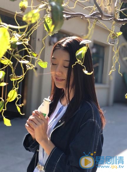 李嘉慧清新写着 李嘉慧高清写真_李嘉慧高清剧照