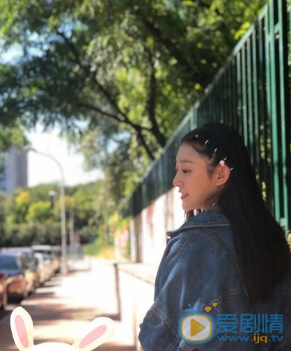 李嘉慧清新写着 李嘉慧高清写真_李嘉慧高清剧照