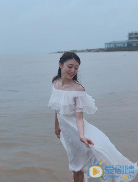 李嘉慧清新写着 李嘉慧高清写真_李嘉慧高清剧照