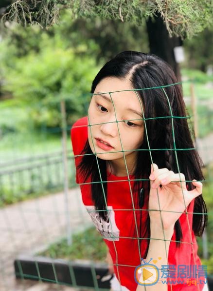 李嘉慧清新写着 李嘉慧高清写真_李嘉慧高清剧照