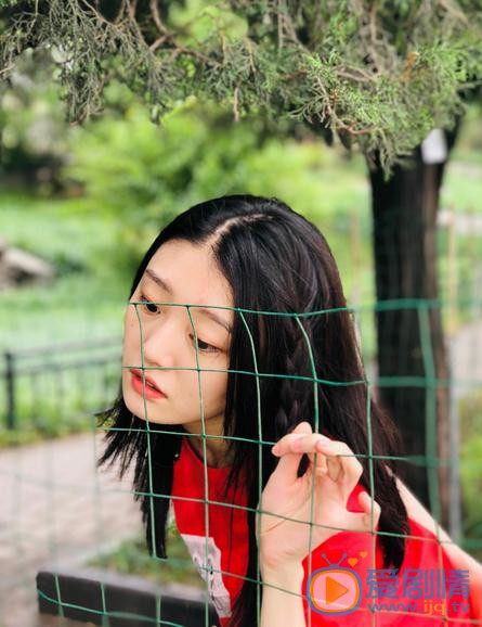李嘉慧清新写着 李嘉慧高清写真_李嘉慧高清剧照