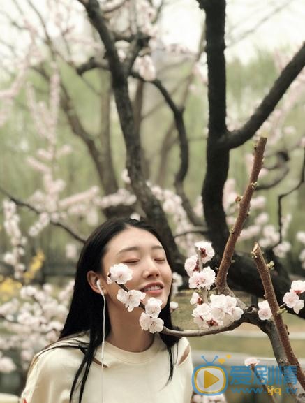 李嘉慧清新写着 李嘉慧高清写真_李嘉慧高清剧照