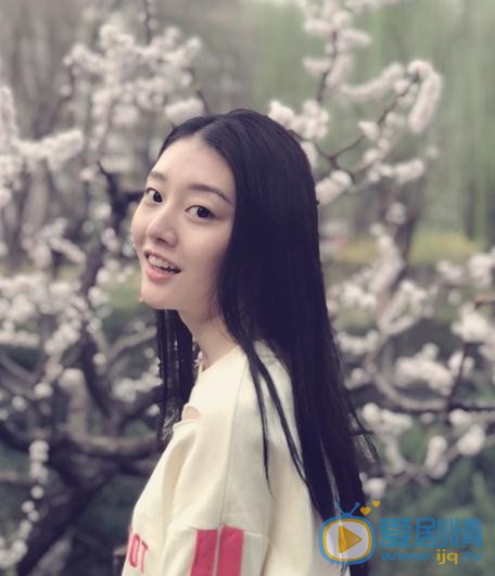 李嘉慧清新写着 李嘉慧高清写真_李嘉慧高清剧照