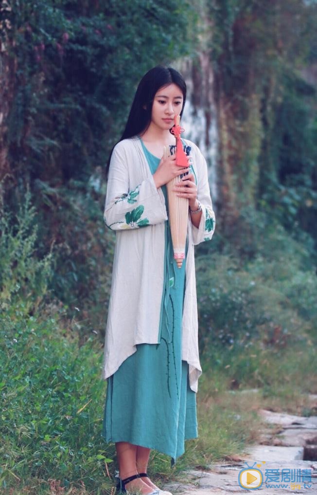 黄莞乔户外写真 黄莞乔高清写真_黄莞乔高清剧照