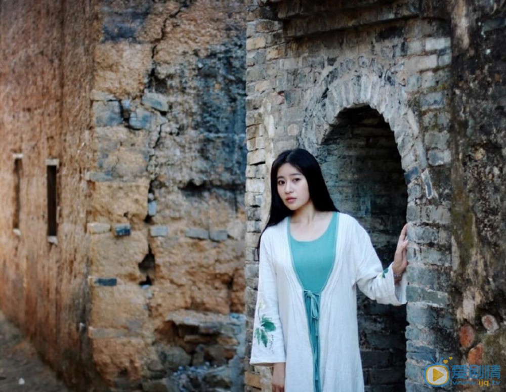 黄莞乔户外写真 黄莞乔高清写真_黄莞乔高清剧照