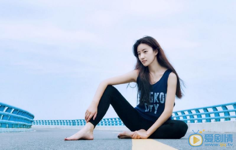 黄莞乔户外写真 黄莞乔高清写真_黄莞乔高清剧照