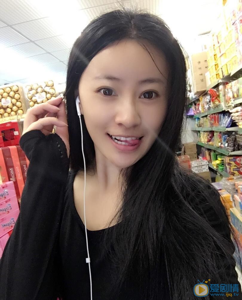 黄莞乔自拍照 黄莞乔高清写真_黄莞乔高清剧照