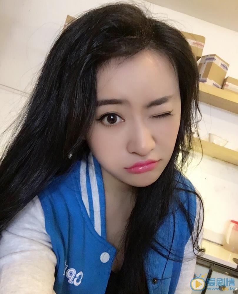黄莞乔自拍照 黄莞乔高清写真_黄莞乔高清剧照