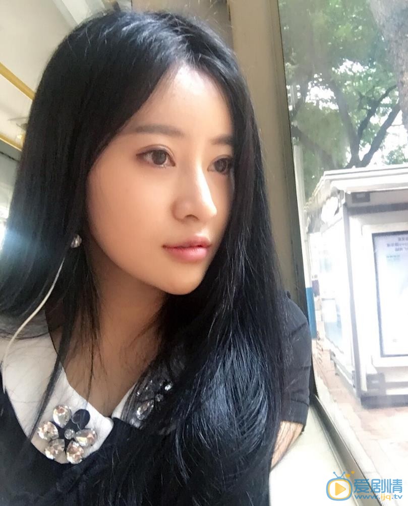 黄莞乔自拍照 黄莞乔高清写真_黄莞乔高清剧照