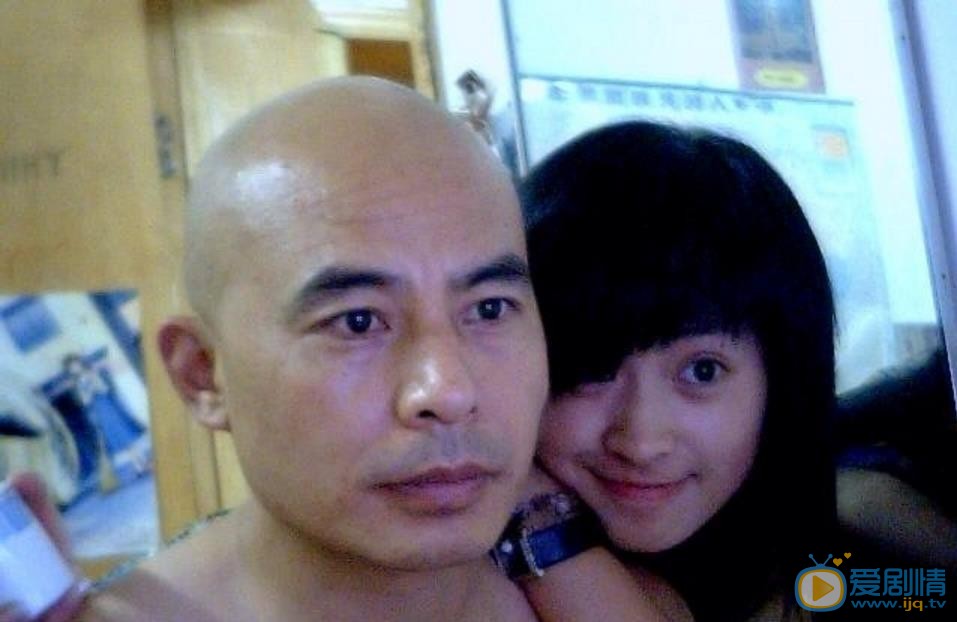 黄莞乔家人合照 黄莞乔高清写真_黄莞乔高清剧照