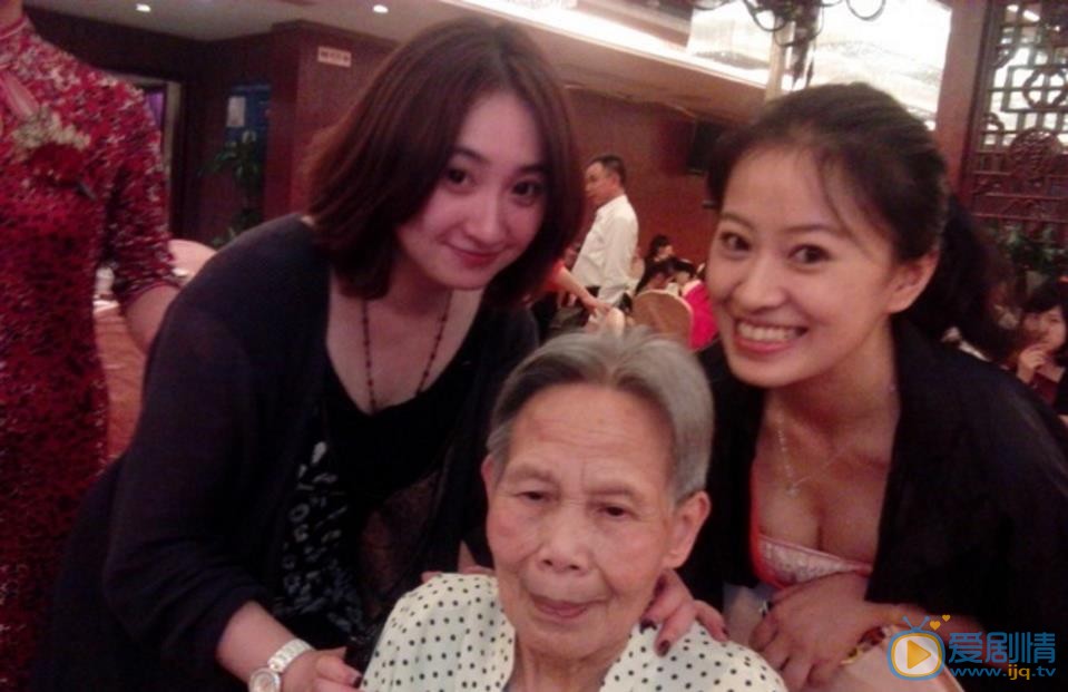 黄莞乔家人合照 黄莞乔高清写真_黄莞乔高清剧照