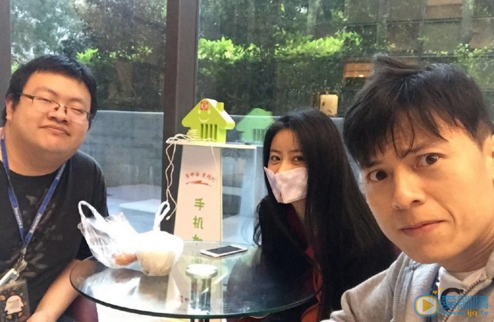 黄莞乔与人合照 黄莞乔高清写真_黄莞乔高清剧照