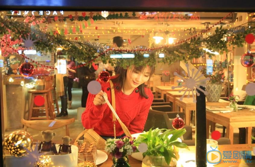 廖蔚蔚甜美街拍 廖蔚蔚高清写真_廖蔚蔚高清剧照