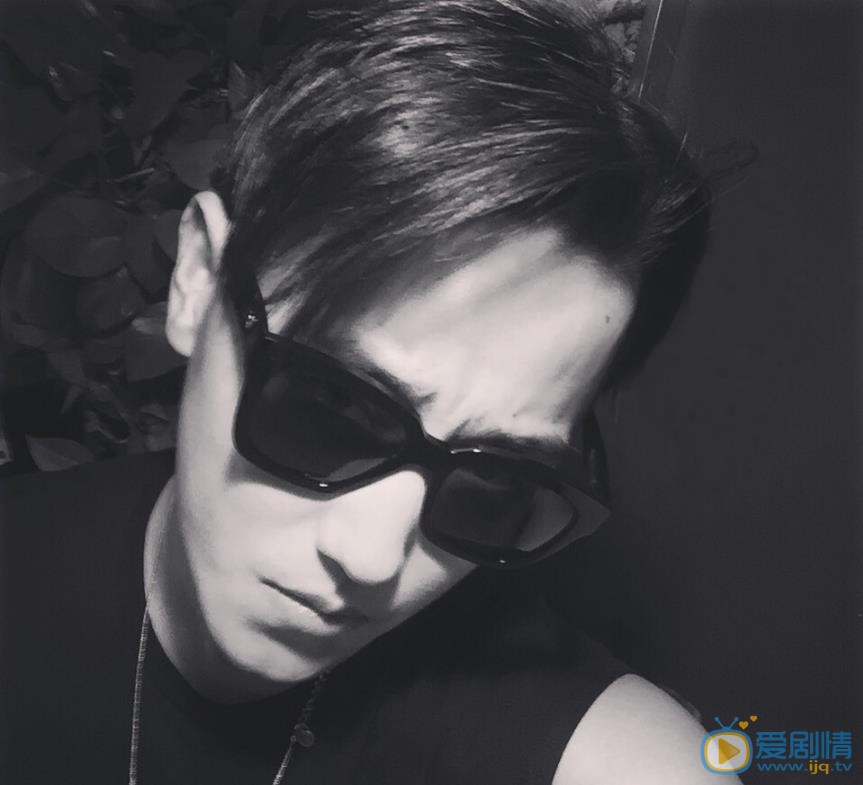 赵泳鑫帅气自拍 赵泳鑫高清写真_赵泳鑫高清剧照