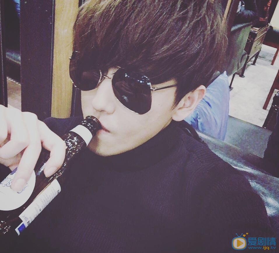 赵泳鑫帅气自拍 赵泳鑫高清写真_赵泳鑫高清剧照