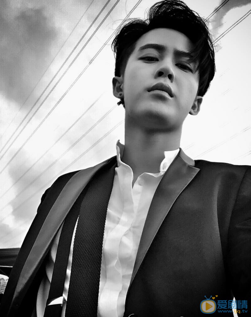 赵泳鑫帅气自拍 赵泳鑫高清写真_赵泳鑫高清剧照