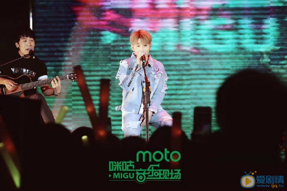 赵泳鑫演唱会现场照 赵泳鑫高清写真_赵泳鑫高清剧照