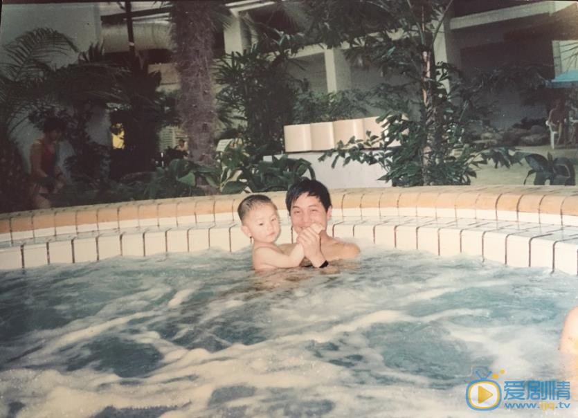 赵泳鑫家人合照 赵泳鑫高清写真_赵泳鑫高清剧照