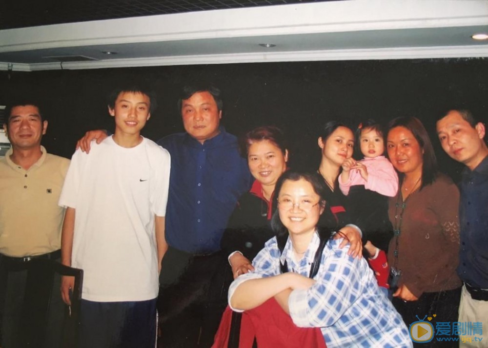 赵泳鑫家人合照 赵泳鑫高清写真_赵泳鑫高清剧照