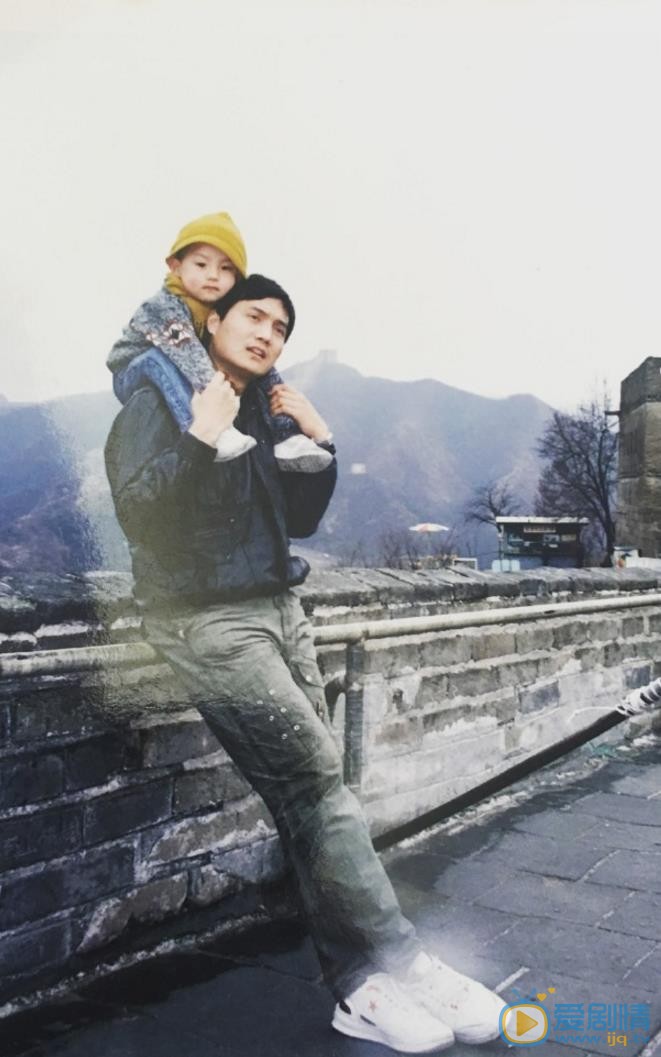 赵泳鑫家人合照 赵泳鑫高清写真_赵泳鑫高清剧照