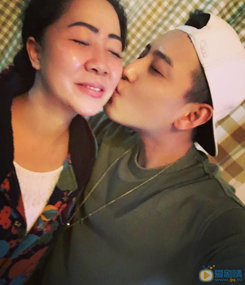 赵泳鑫家人合照 赵泳鑫高清写真_赵泳鑫高清剧照
