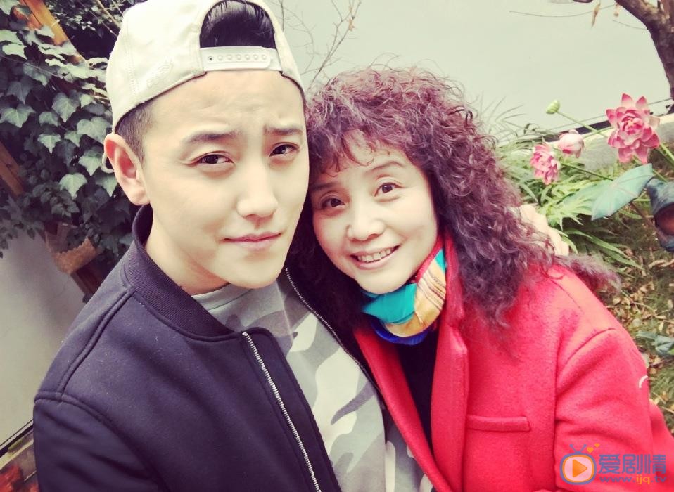 赵泳鑫家人合照 赵泳鑫高清写真_赵泳鑫高清剧照