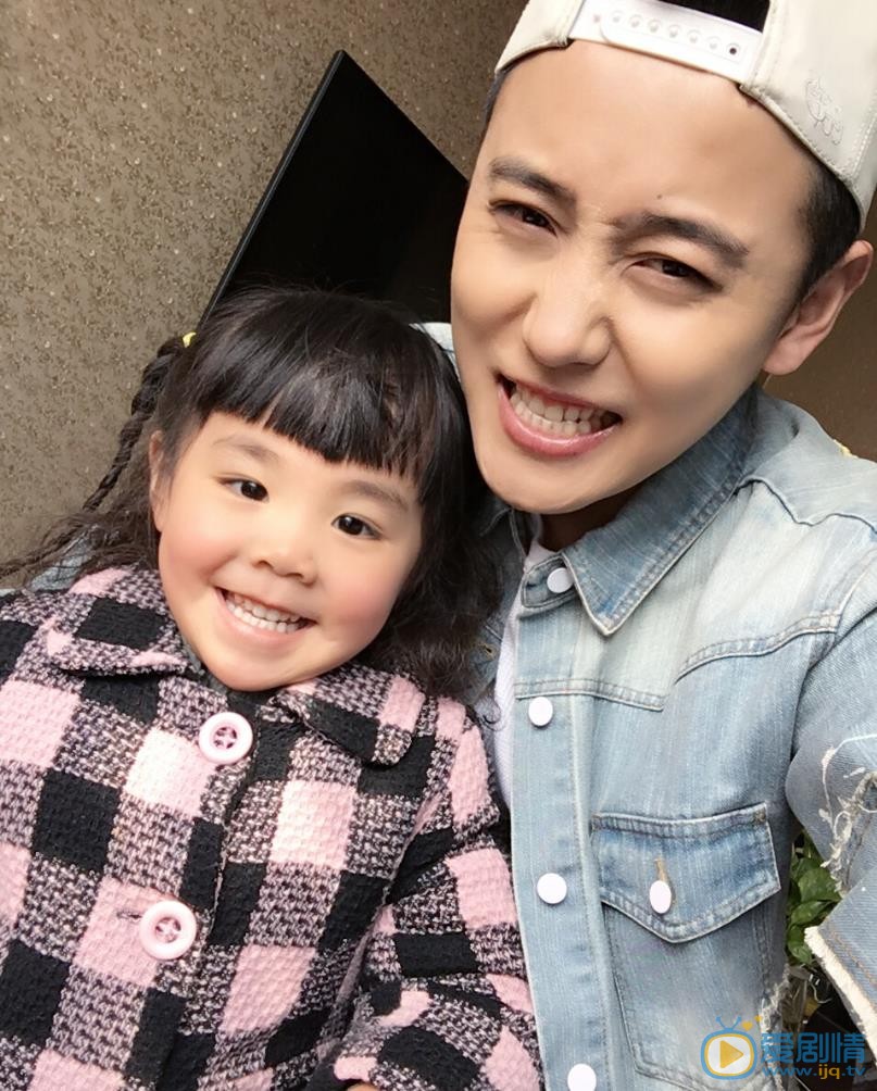 赵泳鑫家人合照 赵泳鑫高清写真_赵泳鑫高清剧照