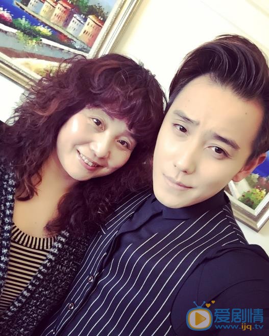 赵泳鑫家人合照 赵泳鑫高清写真_赵泳鑫高清剧照