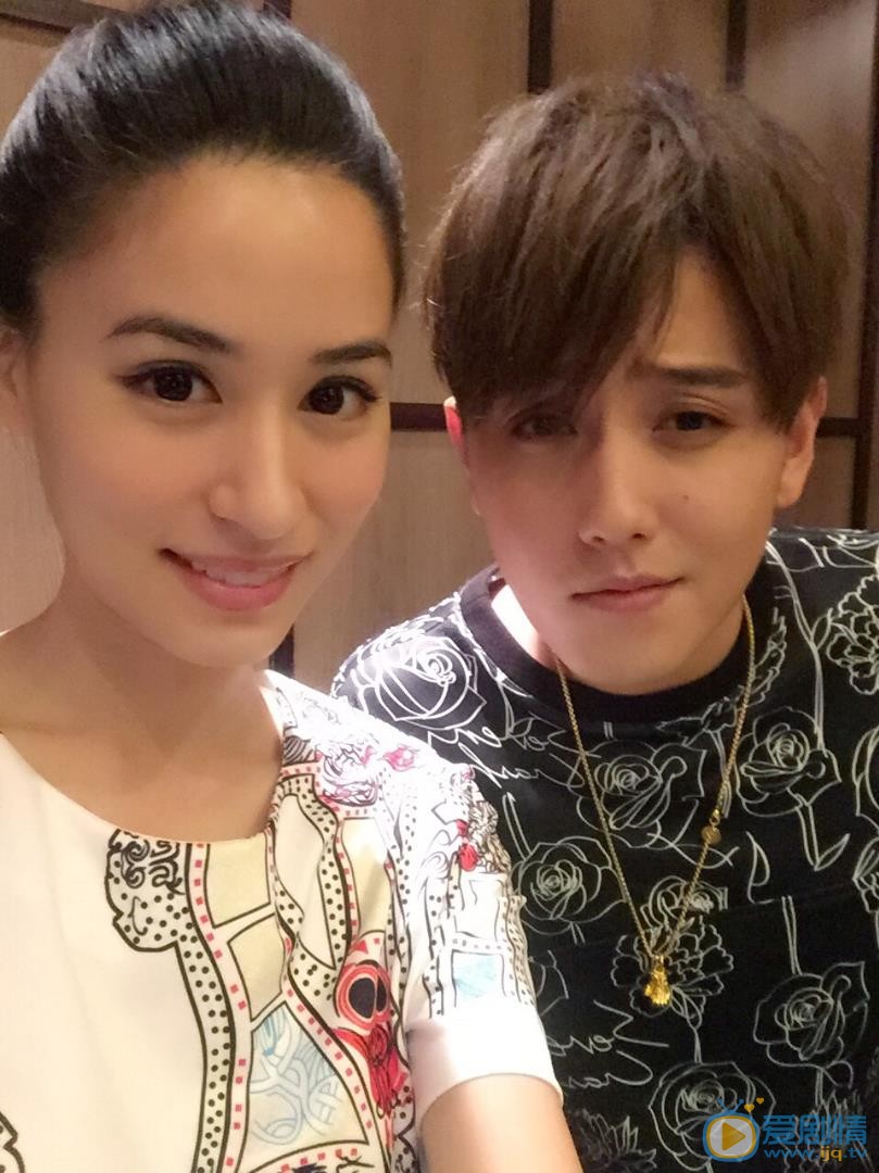 赵泳鑫与人合照 赵泳鑫高清写真_赵泳鑫高清剧照