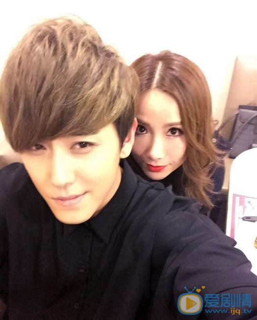 赵泳鑫与人合照 赵泳鑫高清写真_赵泳鑫高清剧照