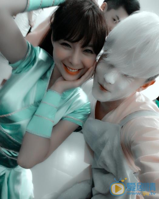 赵泳鑫与人合照 赵泳鑫高清写真_赵泳鑫高清剧照