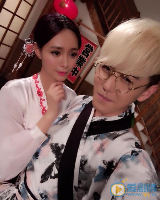 赵泳鑫与人合照 赵泳鑫高清写真_赵泳鑫高清剧照