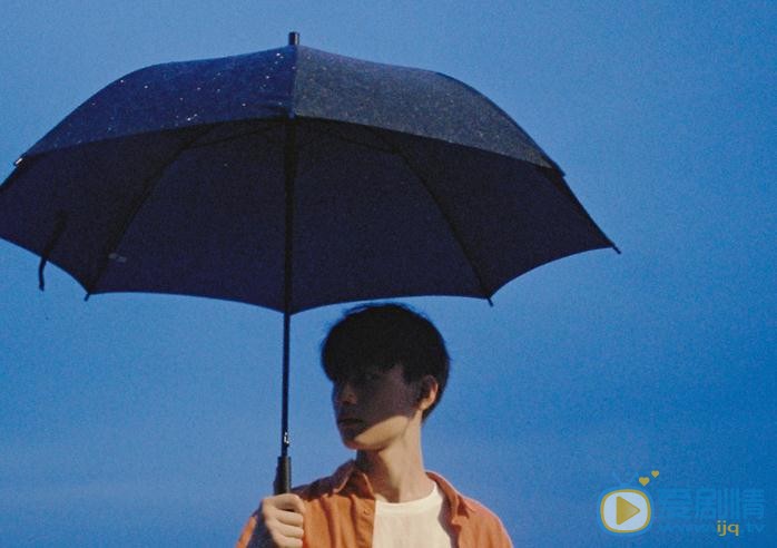 陈鹤一雨中写真 陈鹤一高清写真_陈鹤一高清剧照