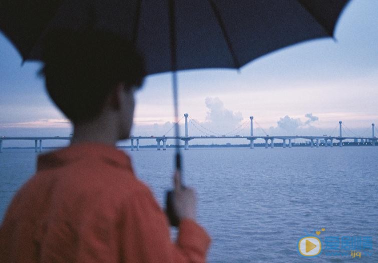 陈鹤一雨中写真 陈鹤一高清写真_陈鹤一高清剧照