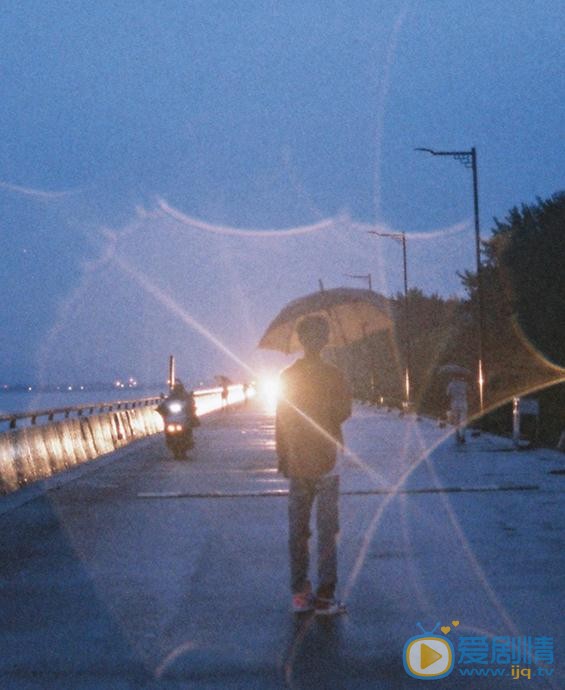 陈鹤一雨中写真 陈鹤一高清写真_陈鹤一高清剧照