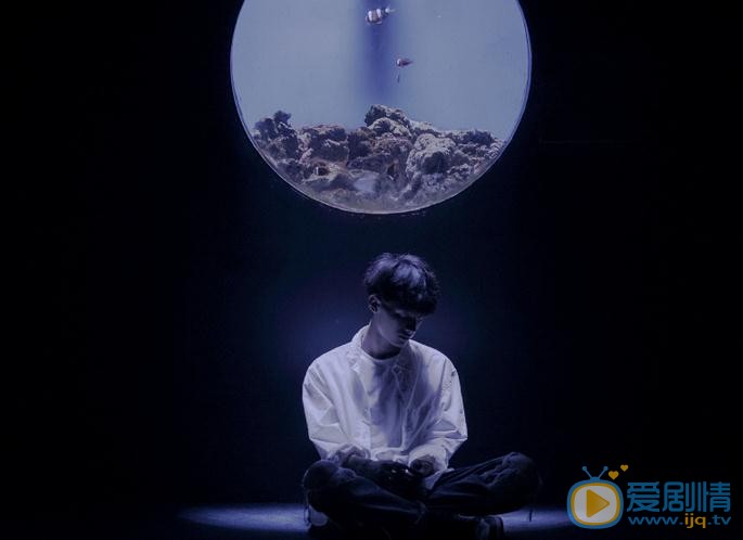 陈鹤一海底世界写真 陈鹤一高清写真_陈鹤一高清剧照