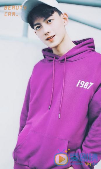 陈鹤一街拍写真 陈鹤一高清写真_陈鹤一高清剧照