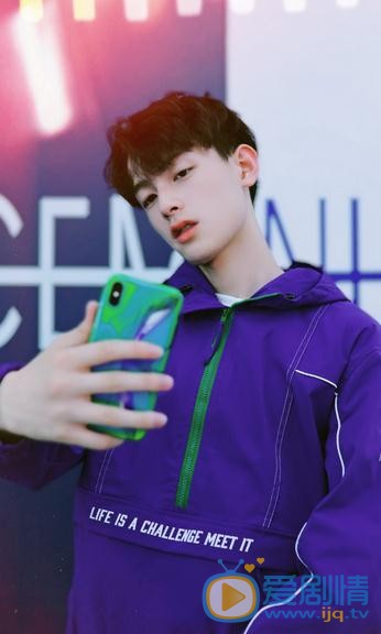 陈鹤一街拍写真 陈鹤一高清写真_陈鹤一高清剧照