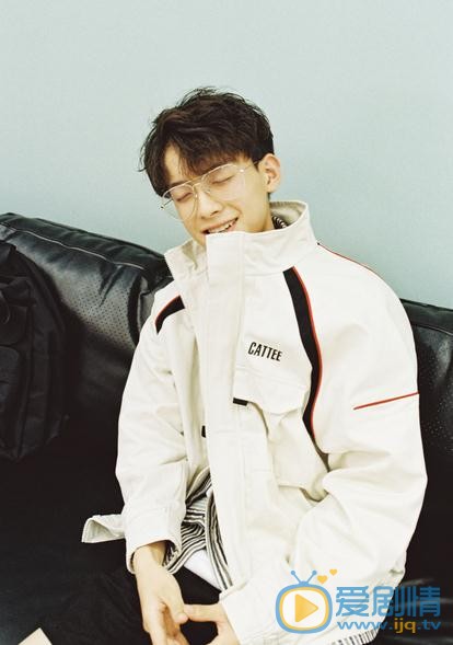 陈鹤一街拍写真 陈鹤一高清写真_陈鹤一高清剧照