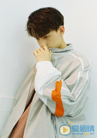 陈鹤一街拍写真 陈鹤一高清写真_陈鹤一高清剧照